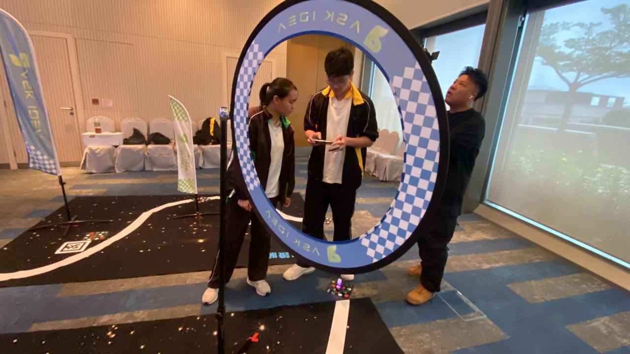 4A郭曉翹5E張仙緣_討論如何編程穿過障礙圈