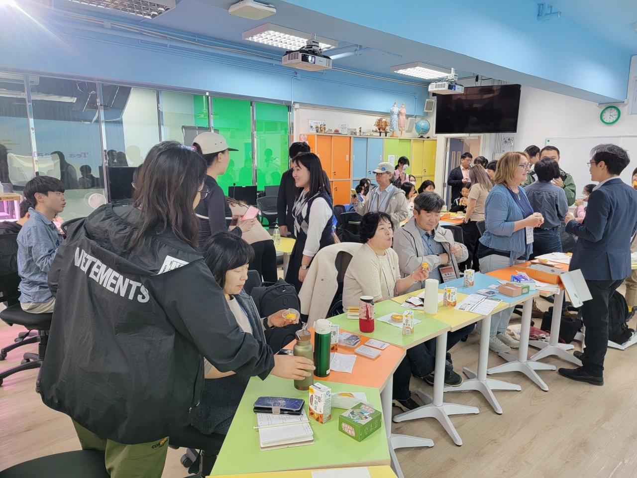 小休的自由交流時間，大家可盡情暢談