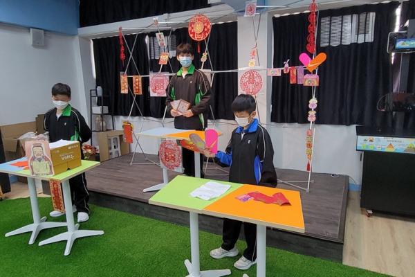 地理科學生以戲劇重現及討論灣仔囍帖街保育案例